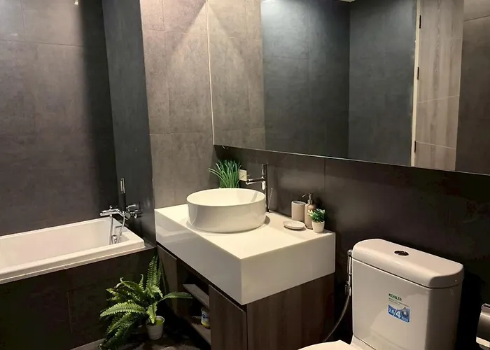 2 Bed 2 Bath Luxury Next To Convention Center Apartment *