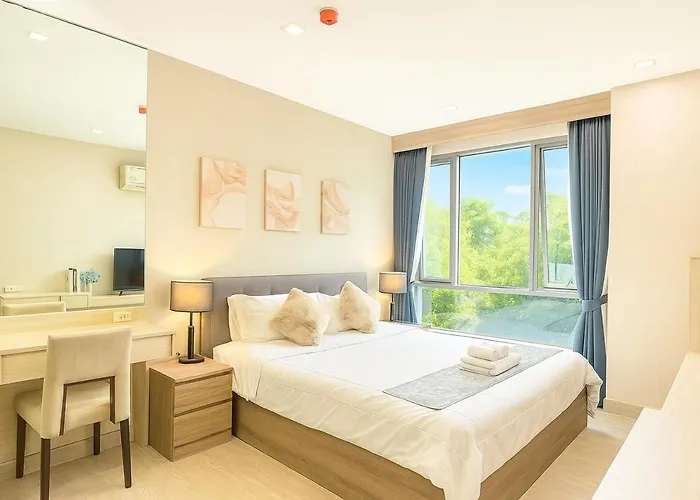 2 Bed 2 Bath Luxury Next To Convention Center Bangkok